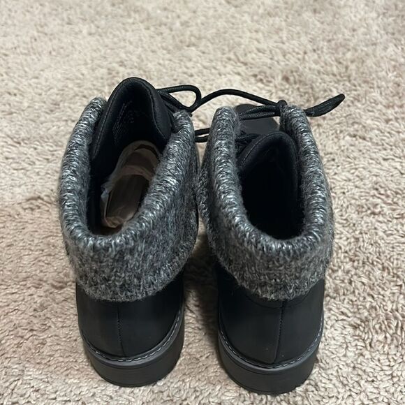 Cliffs by White Mountain Women’s Elinor Black Lace-Up Boots - Picture 5 of 8